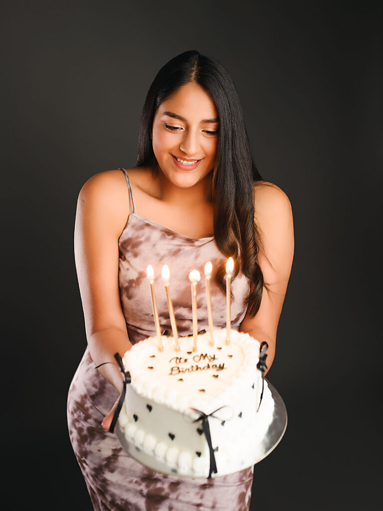 Sesión de fotos de cumpleaños de mujer. Estudio Valeria Castro Fotografía. Quito